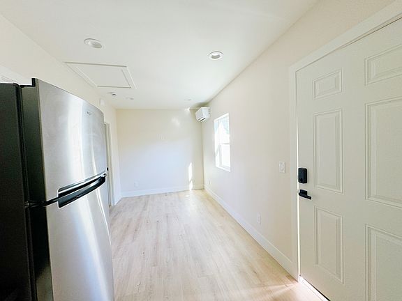 3rd image of 1205 W Burbank Blvd #103
