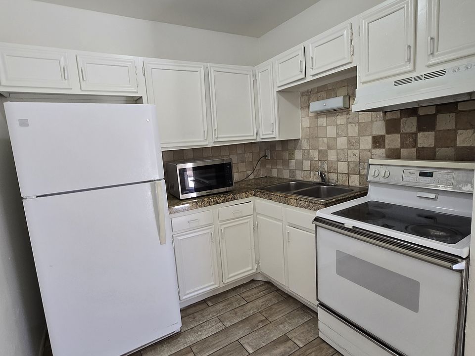 Bright Kitchen with Granit Counter Tops