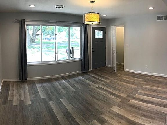 2nd image of 804 Oaklawn Ave