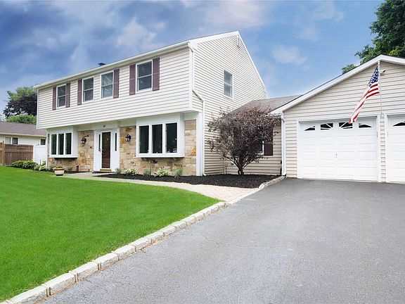 3rd image of 12 Millbrook Dr