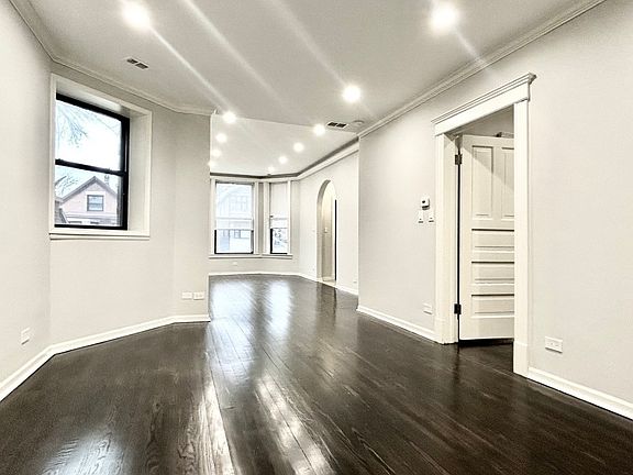 2nd image of 3353 S Union Ave #1