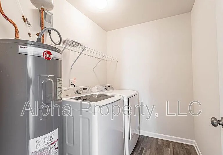 207 Long Grove Ln — Photo 6