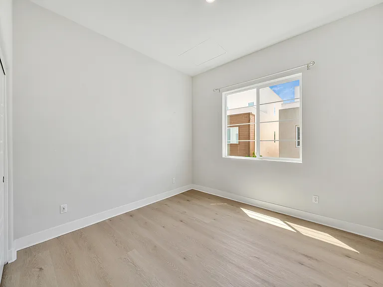 333 Sawbuck — Photo 74
