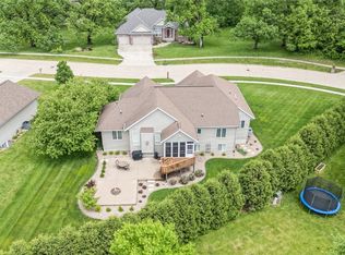 345 Oak Park Dr, Robins, IA 52328
