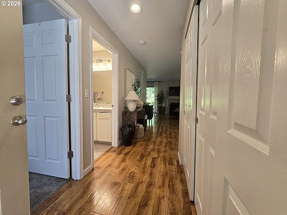 3rd image of 9908 SE Talbert St