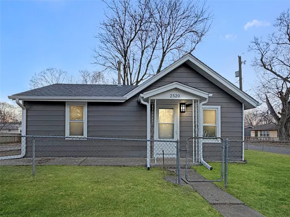 2520 E 38th St, Des Moines, IA 50317