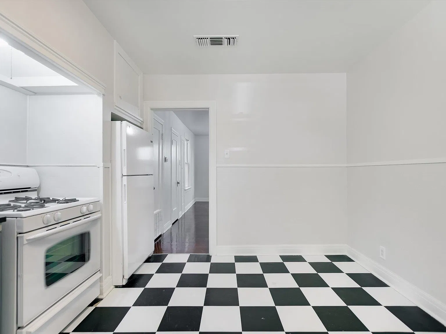 3 bed, 1.0 bath, 1532 sqft, $4,000 — Photo 4