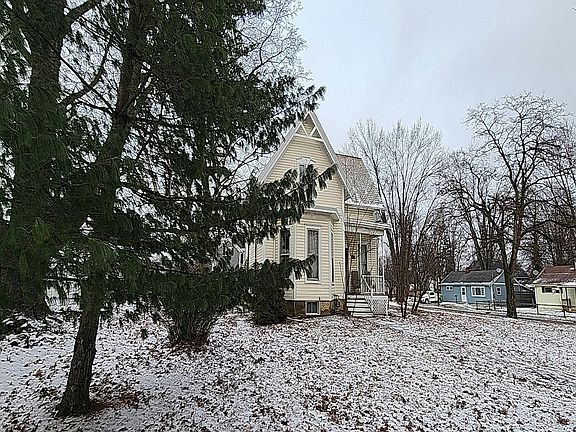 3rd image of 204 Elm St