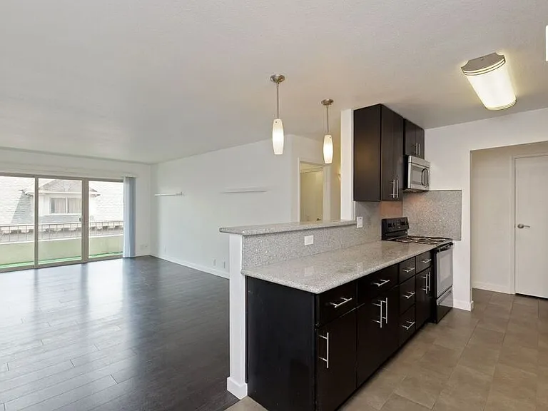 290 Lee Street — Photo 22