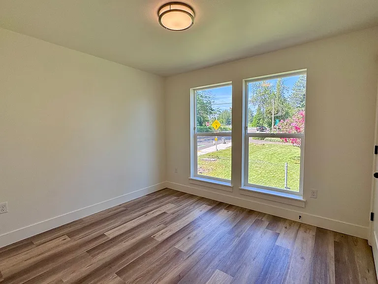Brand New, Beautiful Townhomes! 2 & 3 Bedrm Units Available — Photo 43