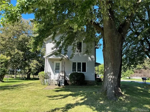 108 Maple Ave, Medina, NY 14103