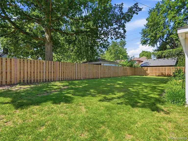 626 Kayser Ave — Photo 29