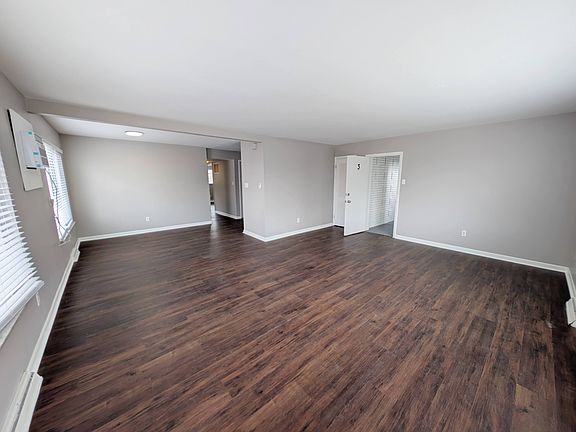 3rd image of 110 Cromwell Pl #3