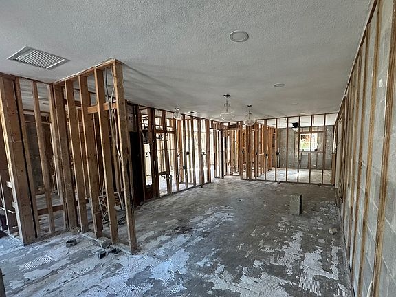 4th image of 1210 Hawthorne Ave