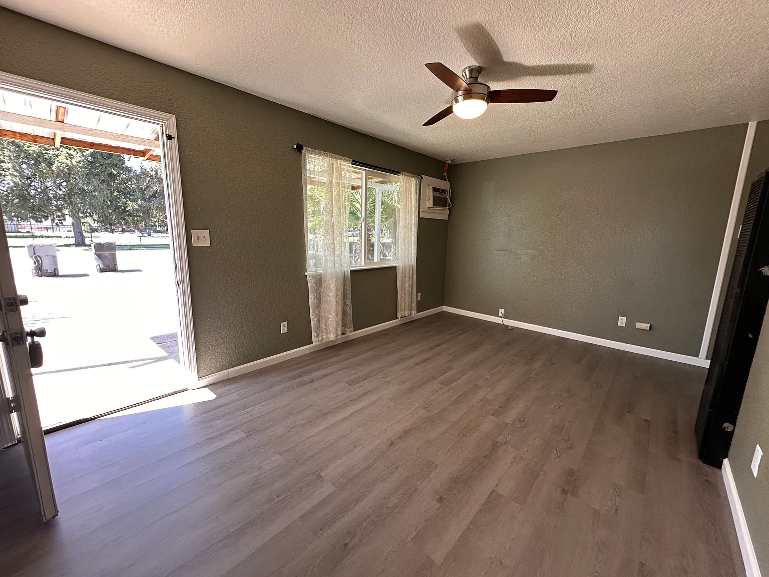 2 bed, $1,550 — Photo 3