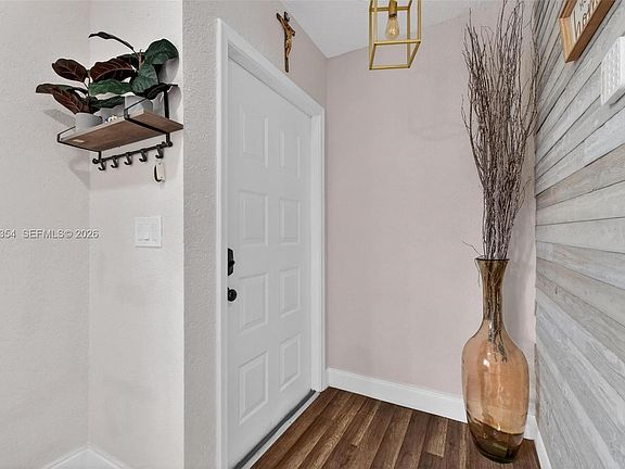 5th image of 141 Eider Ct