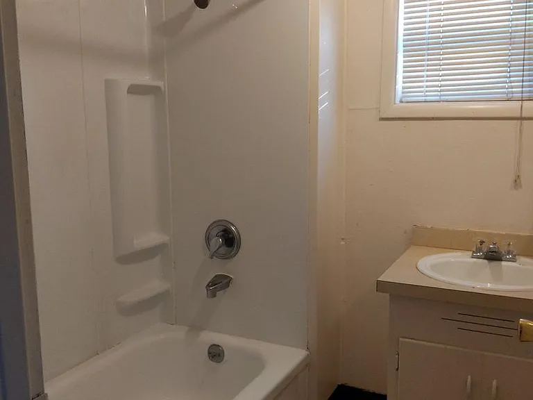 330 Howard Ave — Photo 31