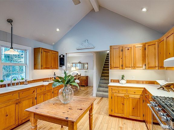 4th image of 10459 NE Duncan Ln
