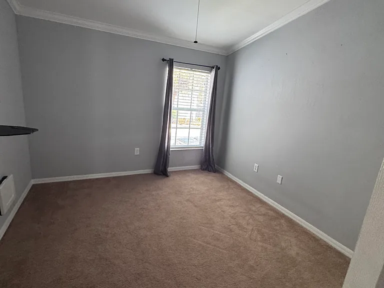 1289 Oxford Ln — Photo 11