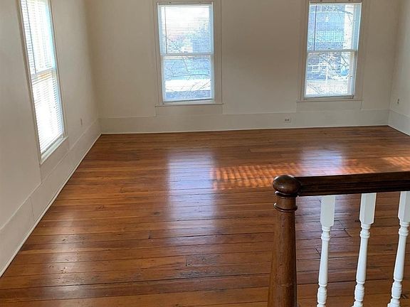 5th image of 332 E Washington St #2