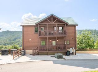 927 Street Of Dreams Dr, Gatlinburg, TN 37738