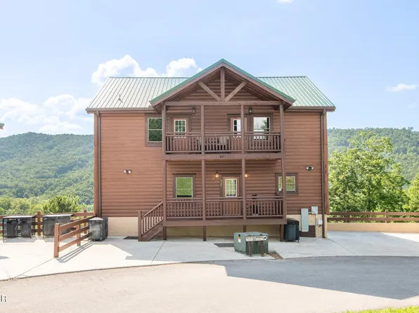 927 Street Of Dreams Dr, Gatlinburg, TN 37738