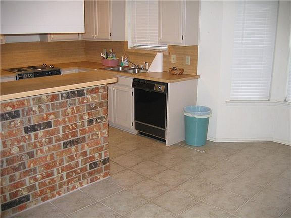3rd image of 2701 Capistrano Ct S