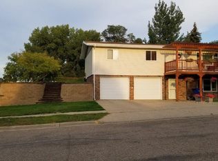 512 1st Ave NE, Beulah, ND 58523