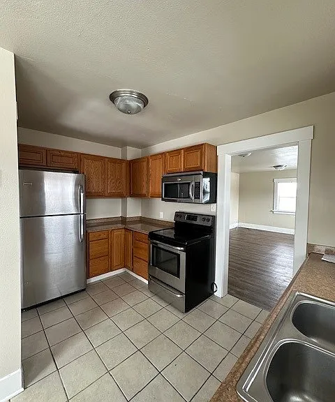 2033 7th Ave — Photo 9