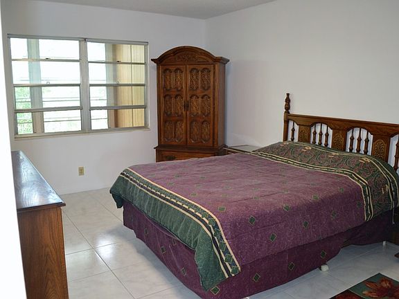 5th image of 4104 Newport Dr #U