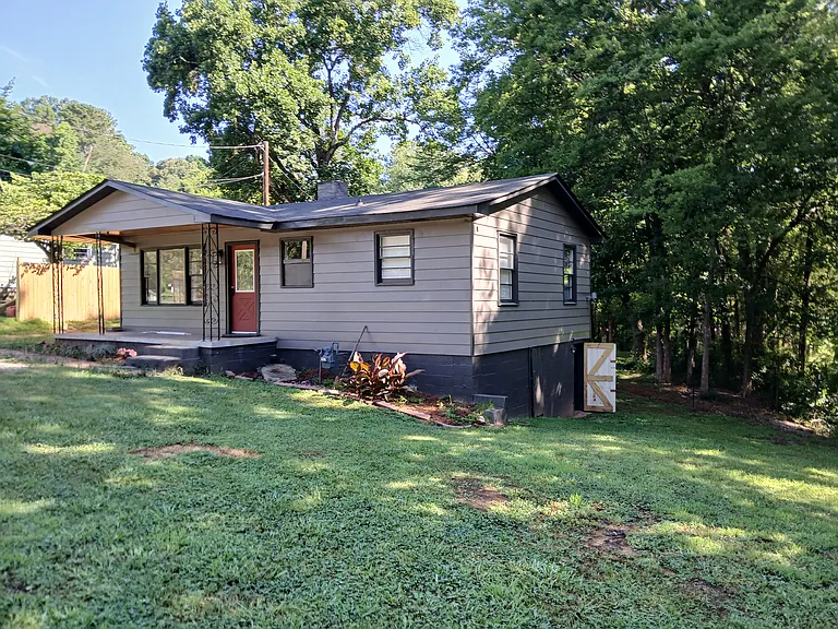 943 Chulio Rd SE — Photo 1