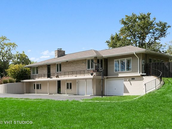3rd image of 181 Hawthorne Ln
