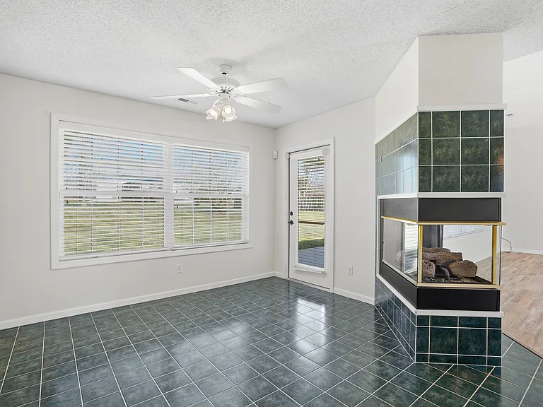 3604 Chatham Dr — Photo 7