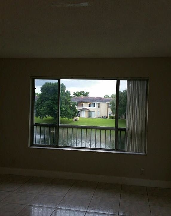1st image of 9962 Twin Lakes Dr