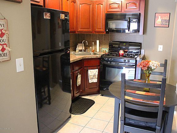 3rd image of 360 Barlow Ave APT 7A