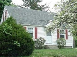 52 School St, North Kingstown, RI 02852
