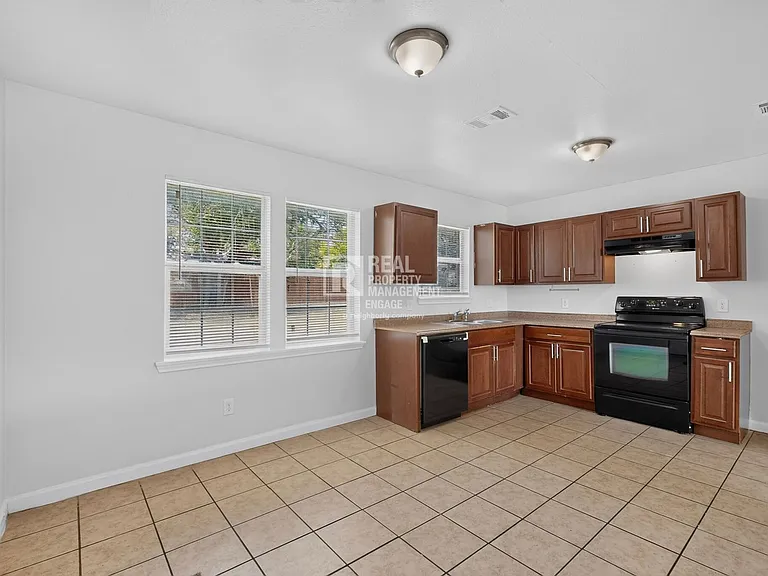 4525 Hunter St — Photo 11