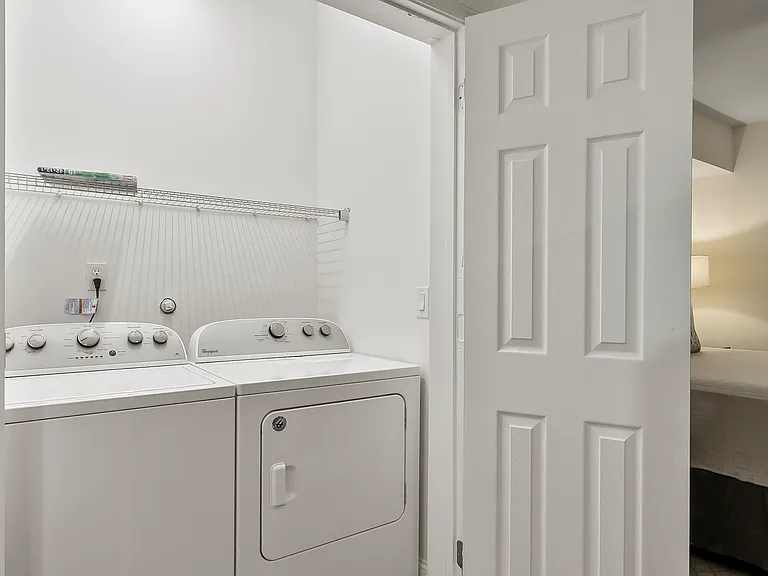 430-474 Wesley Pl — Photo 12