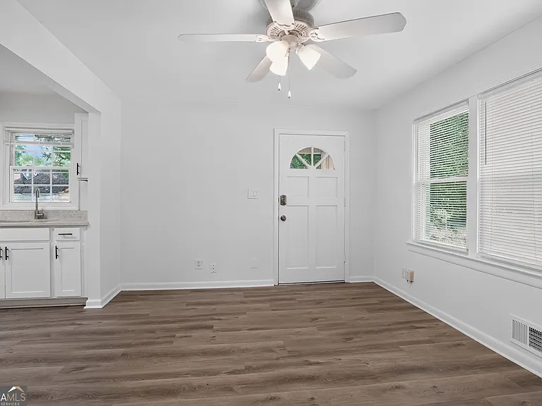 862 Slaton St — Photo 4