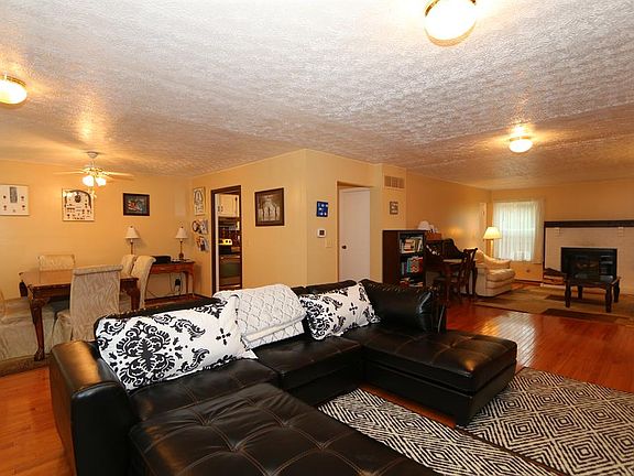 5th image of 926 Sarbrook Dr