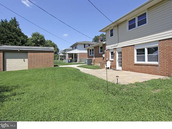 3rd image of 206 Spruceglen Dr