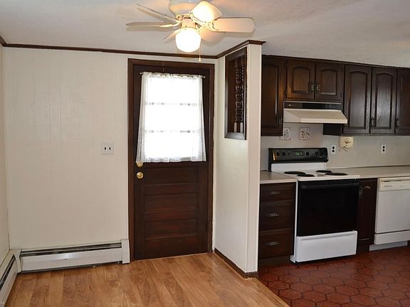 4th image of 901 Charles St