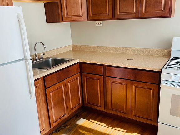 4th image of 4709 W Belmont Ave APT 3N
