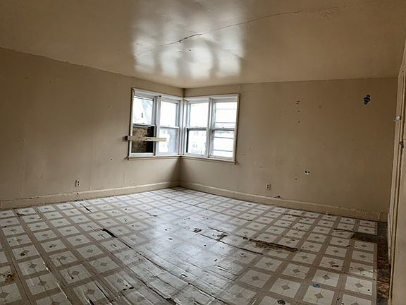 5th image of 5727 W Superior St