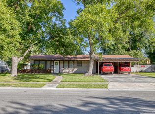 827 E Nopal St, Uvalde, TX 78801