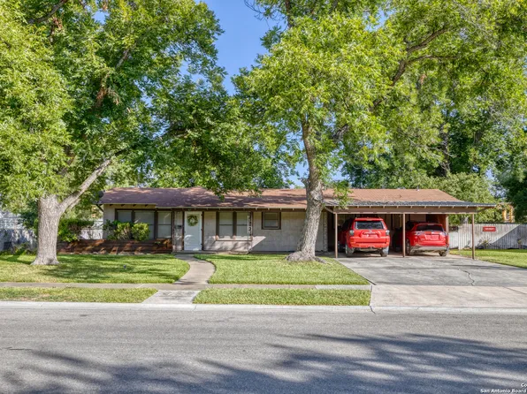 827 E Nopal, Uvalde, TX 78801