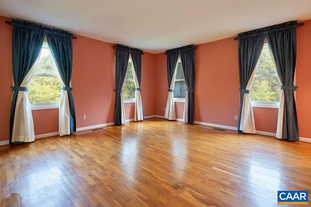 3 bed, 2.5 bath, 1438 sqft, $3,250 — Photo 4
