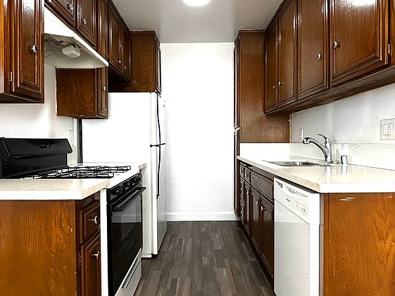 4th image of 1220 Wellesley Ave #8