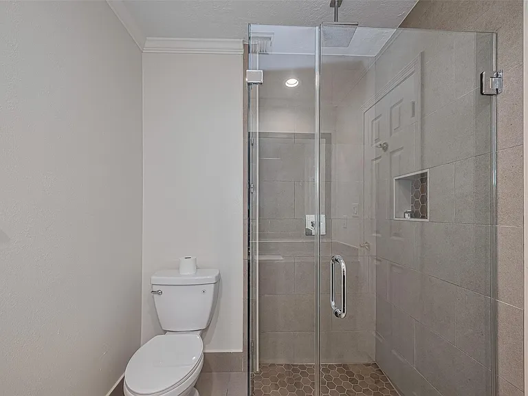 24 Champions Colony E — Photo 19