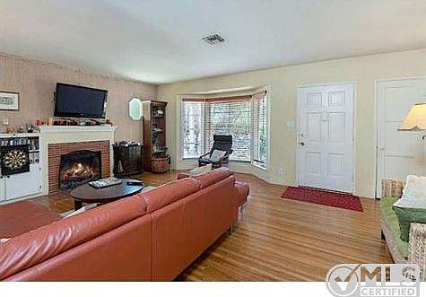 4th image of 4330 Camellia Ave